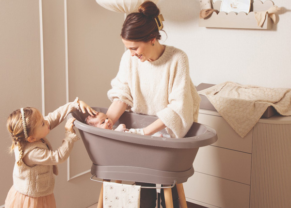 Koupání miminka ve vaničce Bébé-Jou