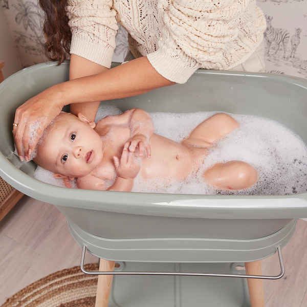 Moderní výrobky pro péči o děti a miminka v uni barvách bez potisku a dekorací